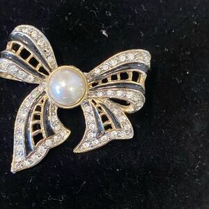 Elegant Black and Gold Bow Brooch with Pearl Center